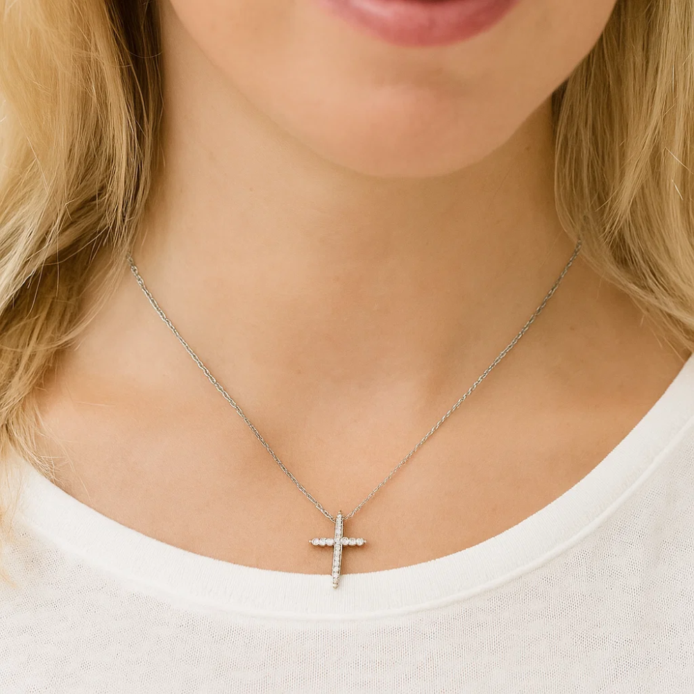 Faith Cross Necklace – A Heartfelt Gift for Grandma