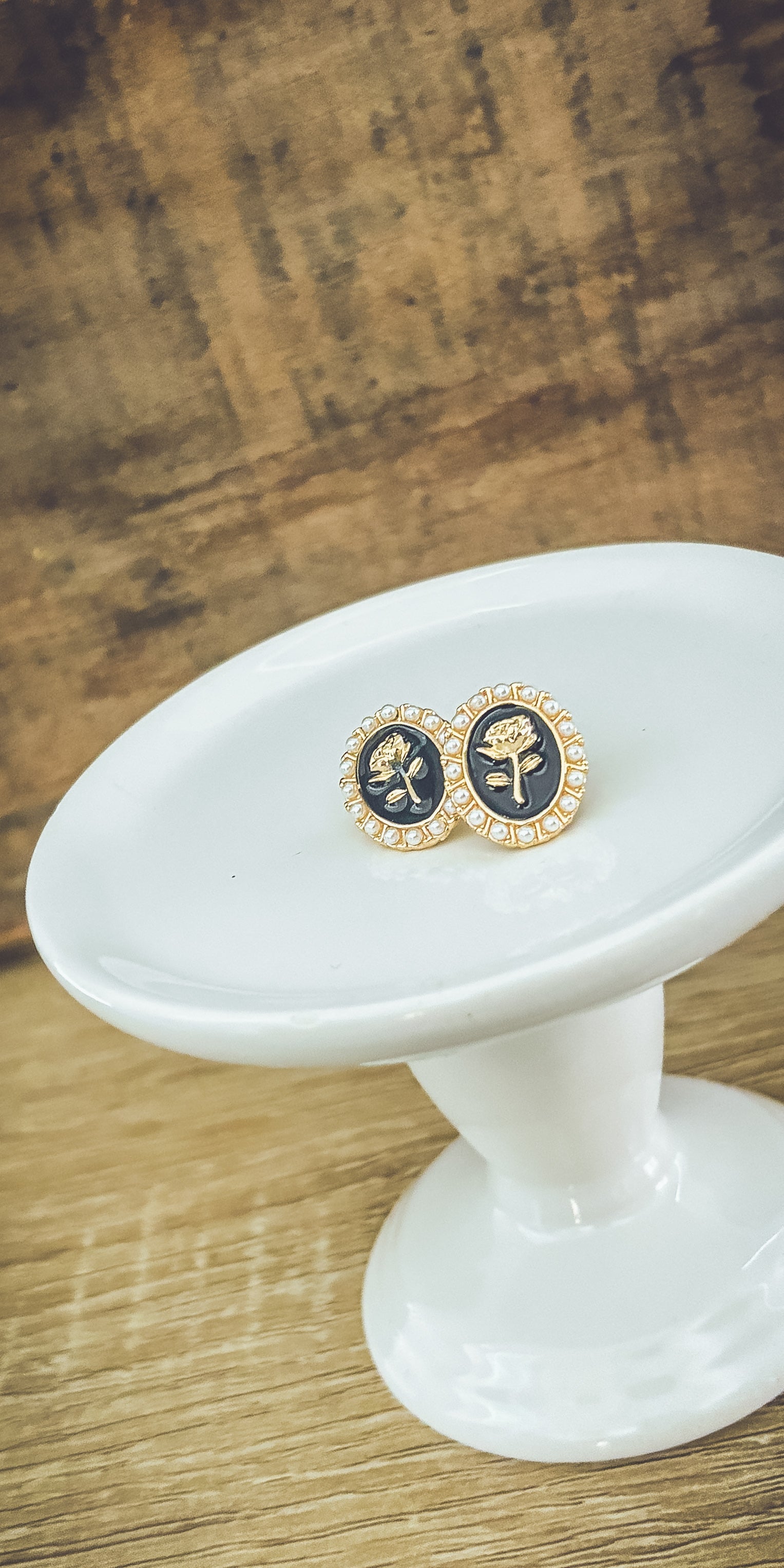 Black Pearl Rose Earrings – Elegant Jewelry Gift for Grandma