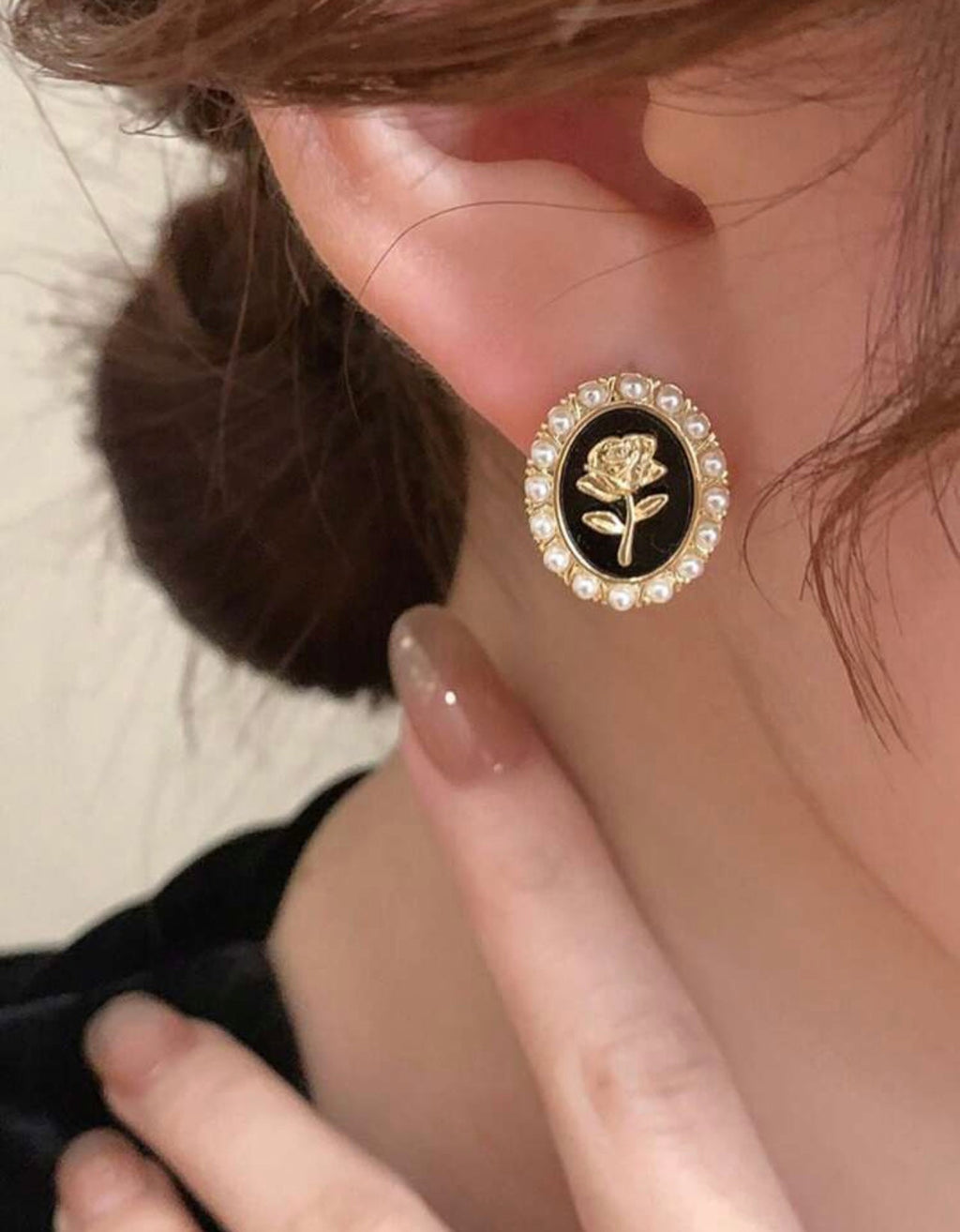 Black Pearl Rose Earrings – Elegant Jewelry Gift for Grandma